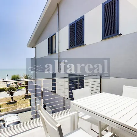 Apartment Mayflower, Terrazza Vista Mare, Clima E Posto Auto A 50 Metri Dal Mare! By Alfareal *