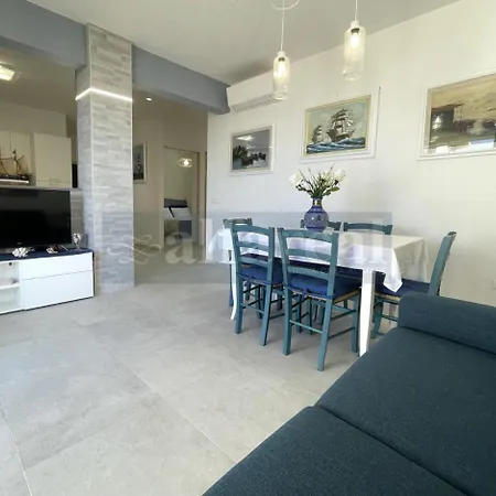 Apartment Mayflower, Terrazza Vista Mare, Clima E Posto Auto A 50 Metri Dal Mare! By Alfareal